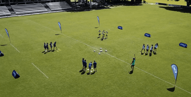 Get into Rugby Skills: Piggy in the Middle